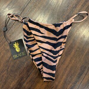 Skatie Bobbi Bottom Bikini Bottoms NWT Malibu Tiger Print NWT size XS